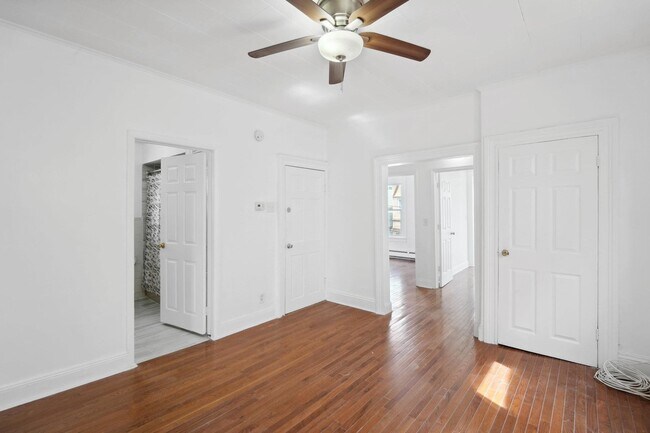 Building Photo - 32 E 46th St