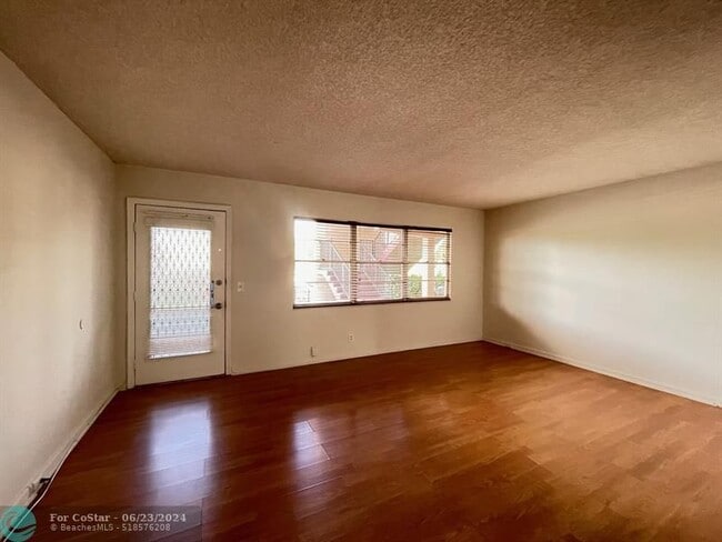 Foto del edificio - 800 SW 131st Ave