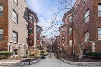 Building Photo - 537 W Brompton Ave