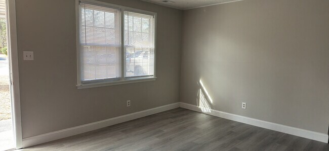 Building Photo - 522 Williams St