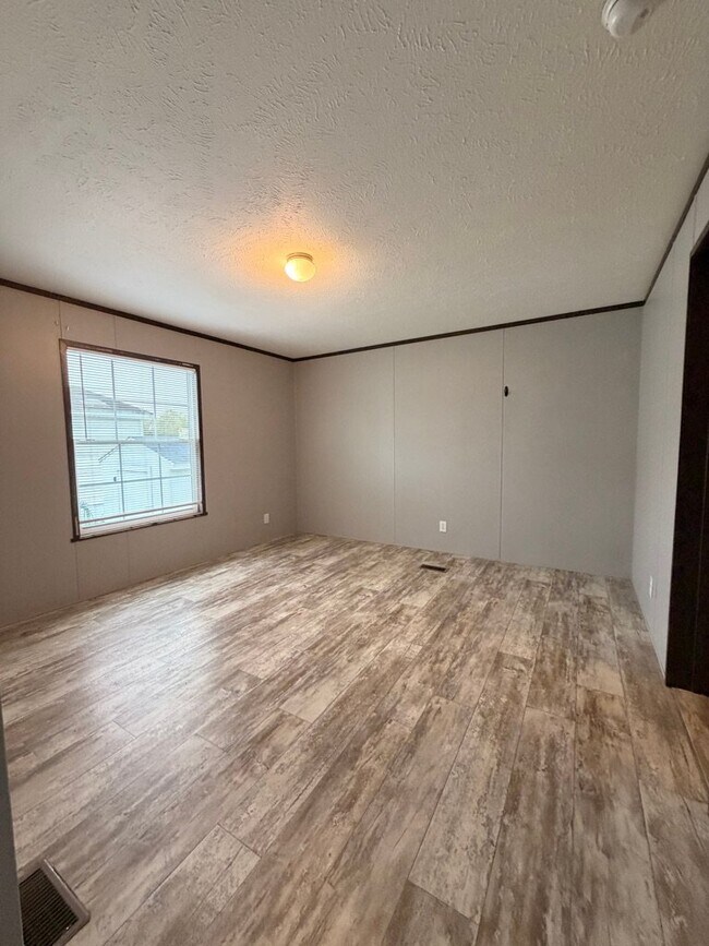 Building Photo - 307 Hunters Rill