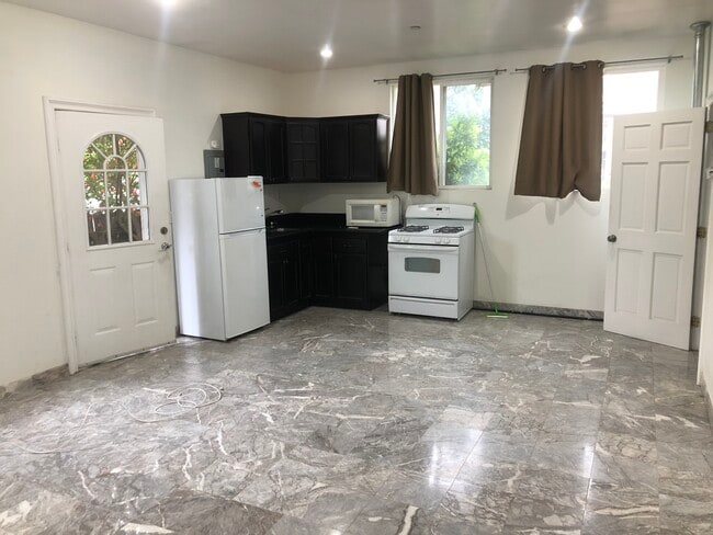 Building Photo - 1047 26th St