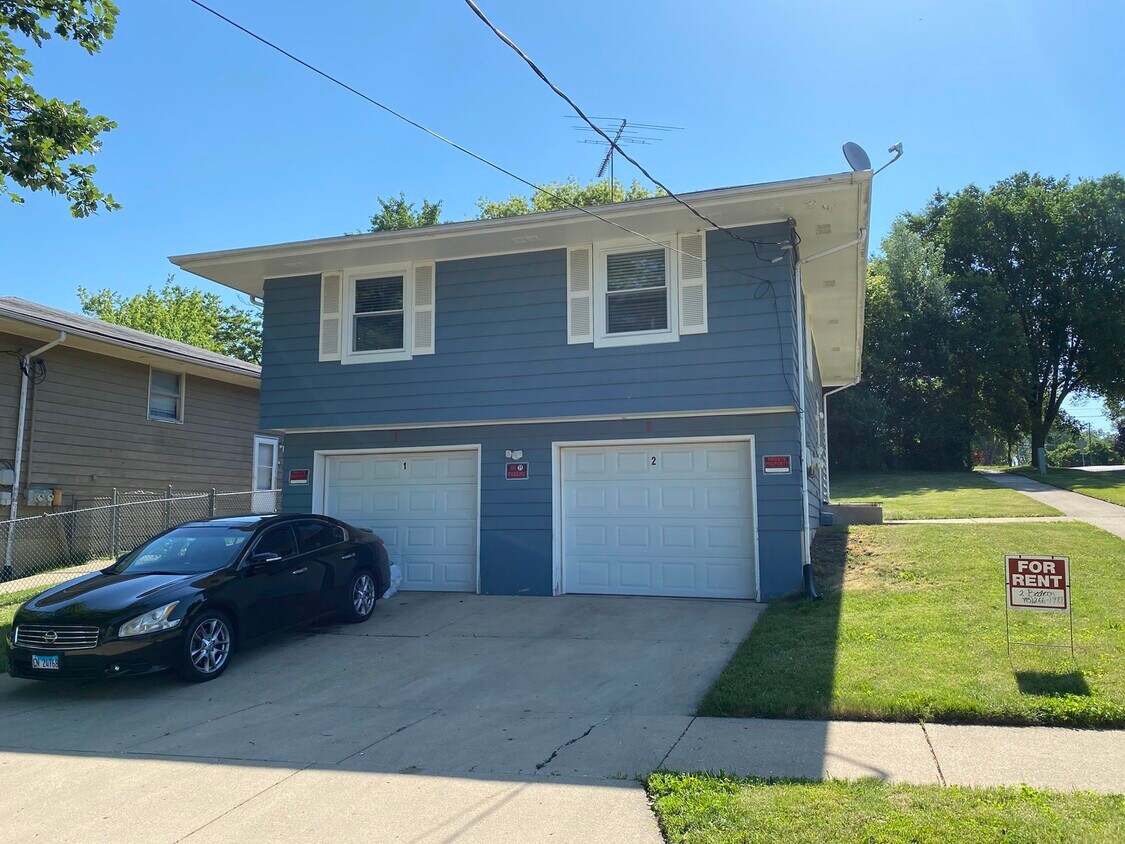 Primary Photo - 1034 Fenton St