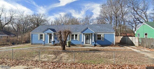 Building Photo - Newly Renovated Duplex | Available for Imm...