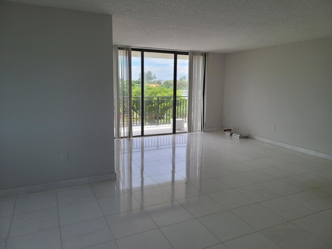 Building Photo - 3912 S Ocean Blvd