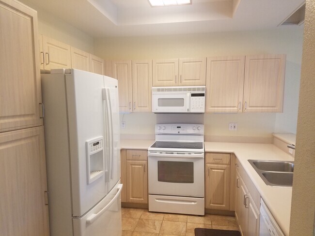 Foto del edificio - Unfurnished 3 Bedroom, 2.5 Bath Townhome i...