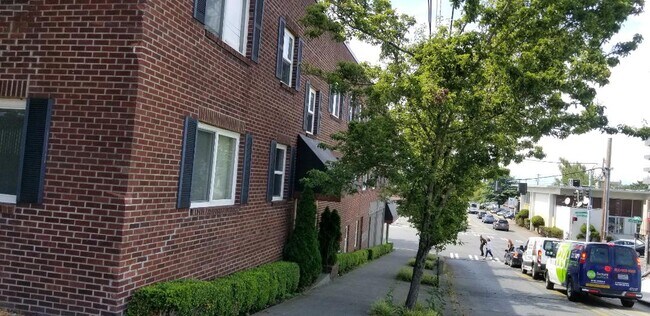 Front of building - 4215 SW Edmunds St