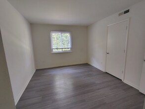 Building Photo - 600 Reusens Rd