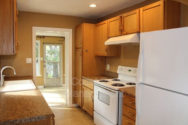 Building Photo - 6538 Lincoln Rd