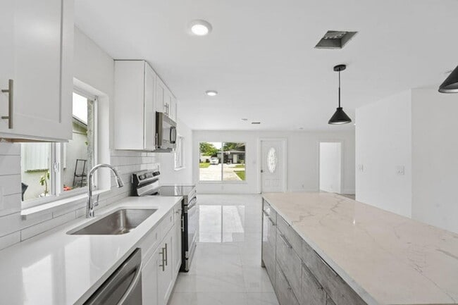Photo - 537 NW 2nd Terrace, Deerfield Beach, FL 33441 - 1937 House