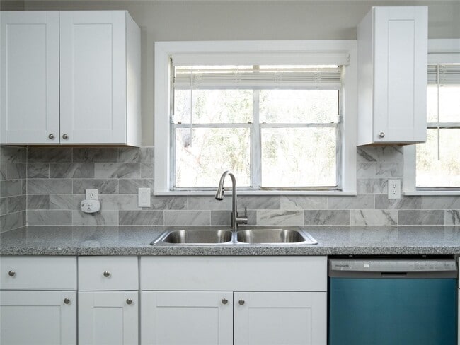 Building Photo - 3215 Soway St