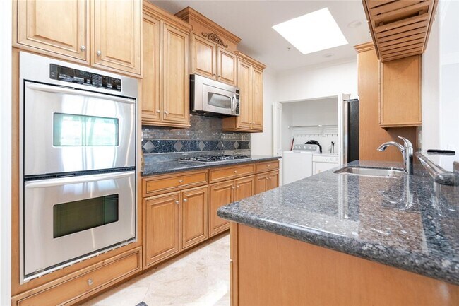 Building Photo - 1516 Pacific Coast Hwy