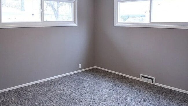 Building Photo - Don't Miss Out on This Charming 3 Bed, 1 Bath Home in South Kansas City!