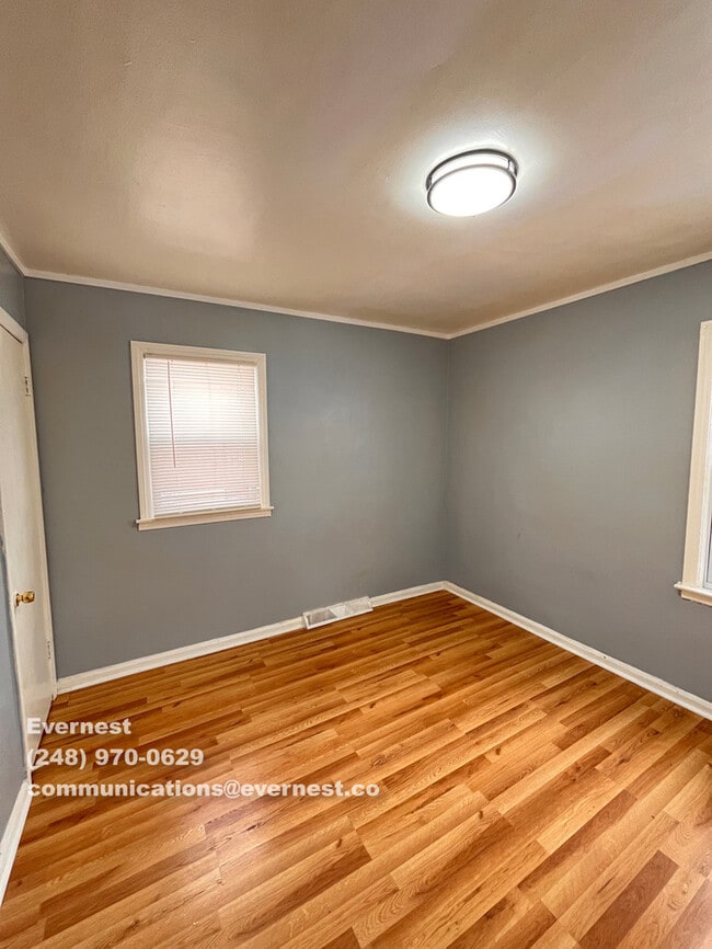 Foto del edificio - 8640 Chalmers Ave