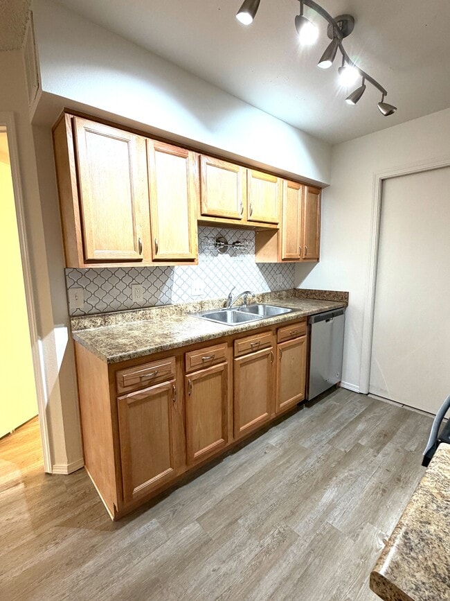 Building Photo - 1825 Kendall St