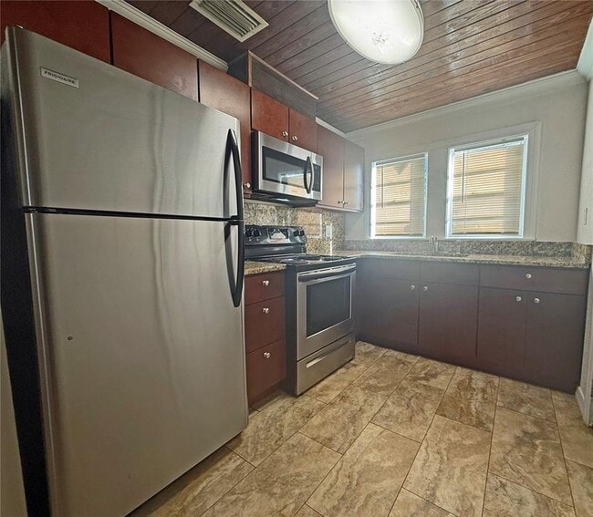 Foto del edificio - 3215 E Louisiana Ave