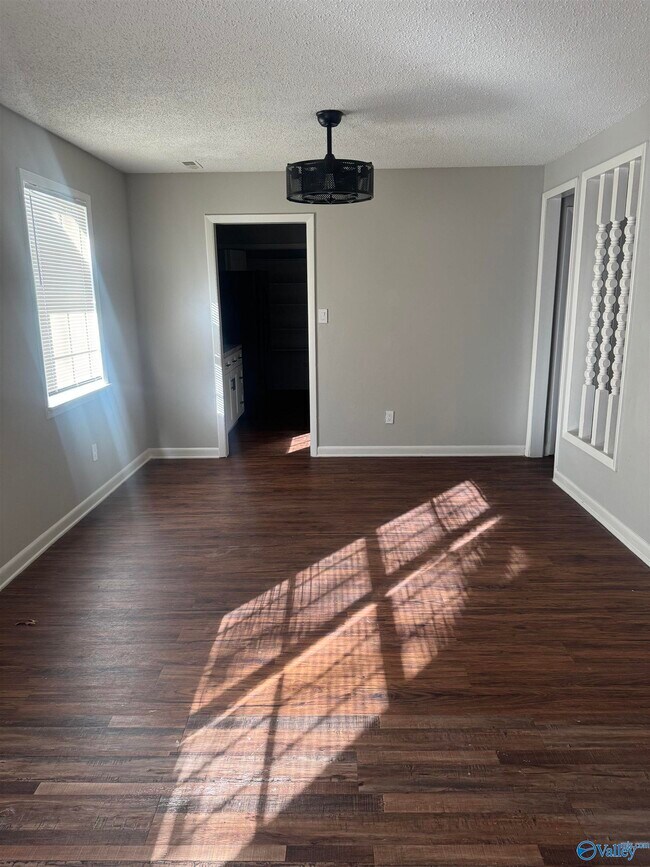 Foto del edificio - 3213 Clifford Rd NW