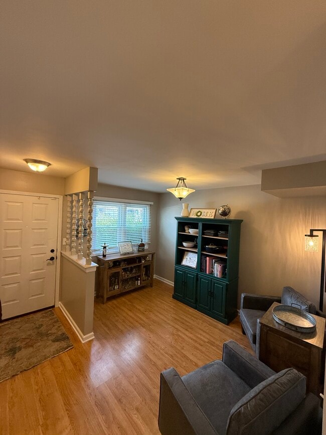 Photo - 7S478 Lynn Dr Townhome