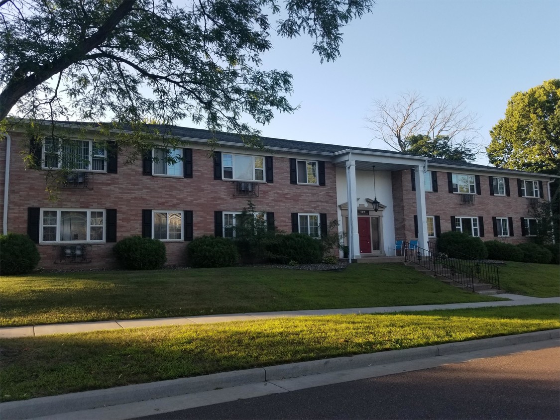 Foto principal - 420 W Grand Ave