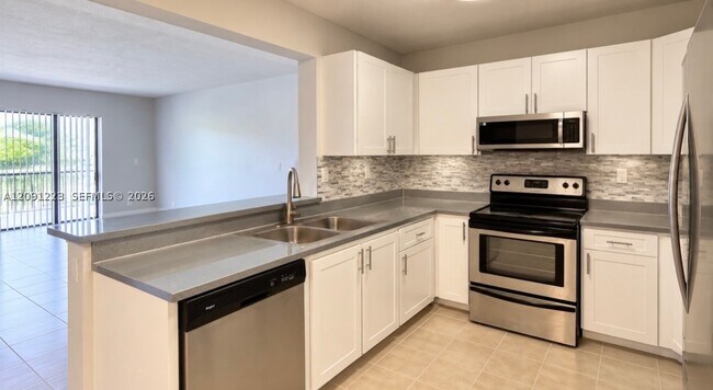 Building Photo - 450 Palm Cir W