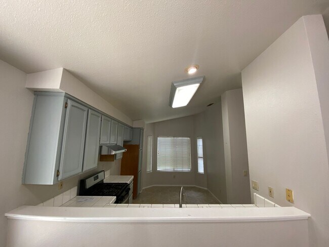 Foto del edificio - Open Floor Plan, 3 Bed, 2 Bath Home