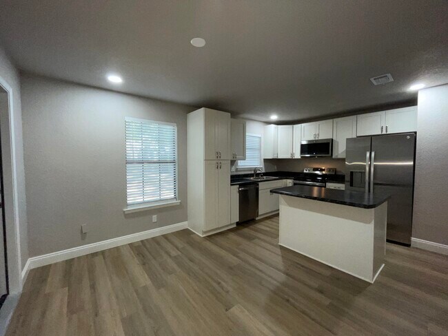 Building Photo - 129 Jeff Dr