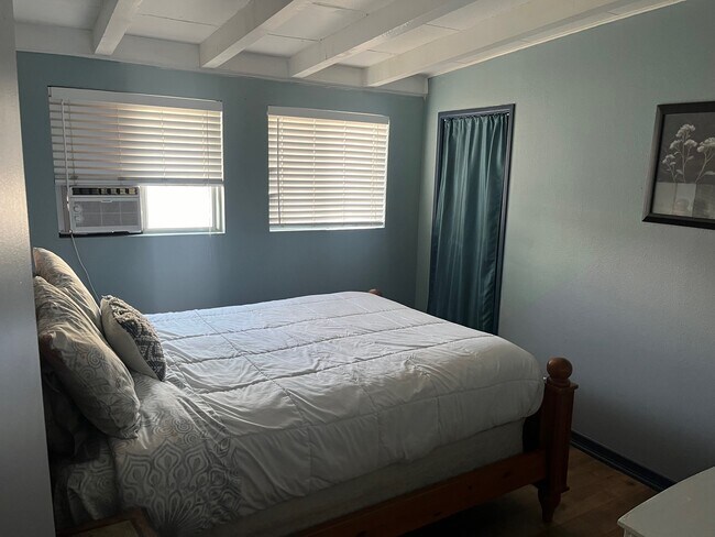 Foto del edificio - 6393 Center St