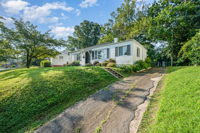 Building Photo - 2328 Belfast Dr