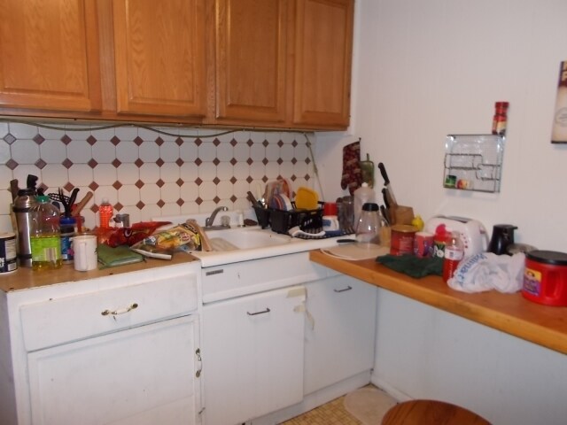 Kitchen - 1009 Broadway Ave S