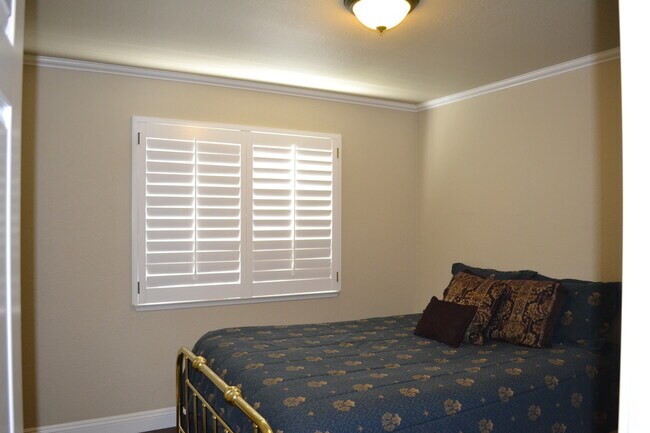 Private Downstairs Bedroom - 112 Mule Creek Ct
