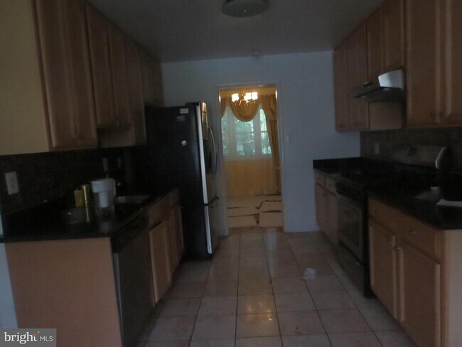 Foto del edificio - 8219 Tuckerman Ln