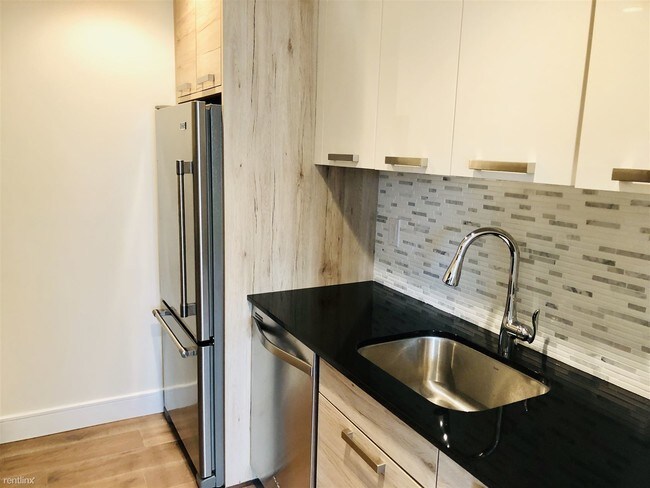 Foto del edificio - 2 br, 1.5 bath Apartment - 2 Elm Pl