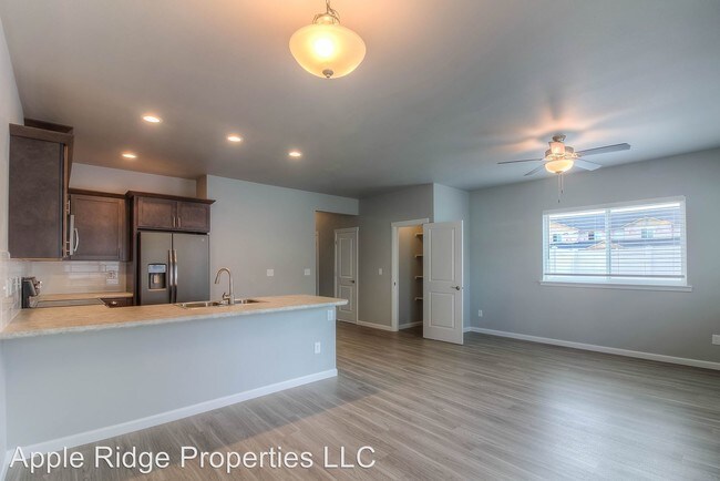 Foto del edificio - 2401 Woolsey Ln