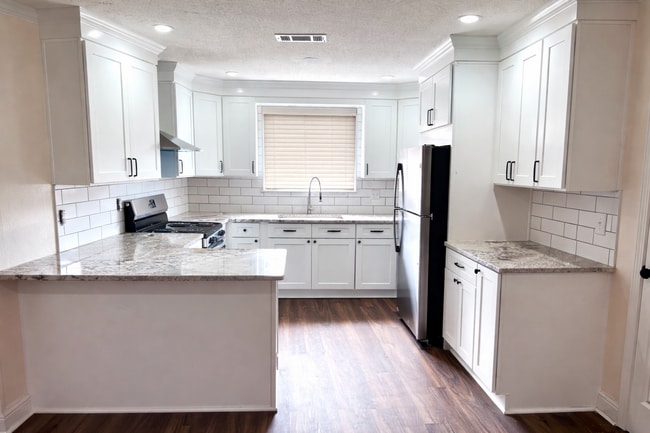 Building Photo - 1206 King Henry Dr