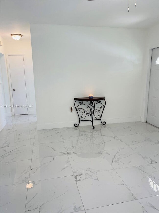 Building Photo - 3175 SW 27th Terrace