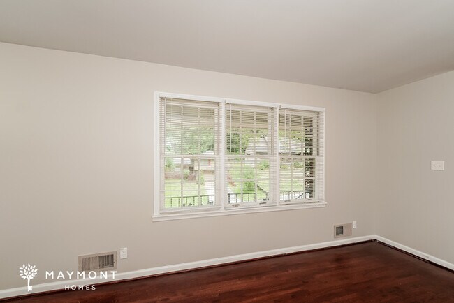 Building Photo - 900 Glenvalley Dr