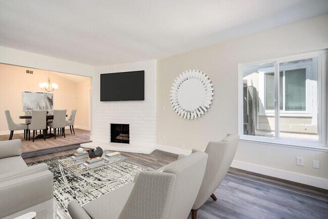 Building Photo - Beautiful Fully Remodeled 2 bedroom 2 bath...