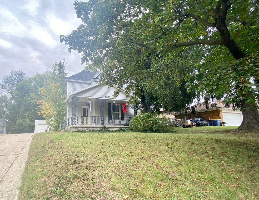 1617 7th St NW Unit 2, Grand Rapids, MI 49504 Room for Rent in Grand