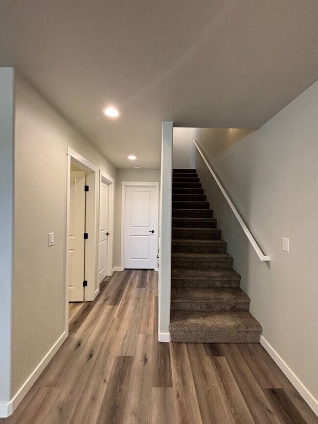 Foto del edificio - 6920-2t - 4738-4740 Gebhard