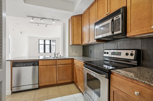 Foto del edificio - Luxurious 1 Bedroom/1 Bath- NW DC