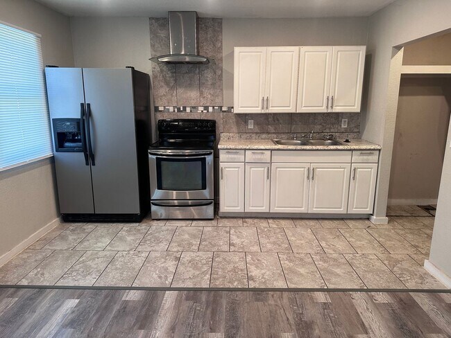 Building Photo - 821-823 S Terrace Dr