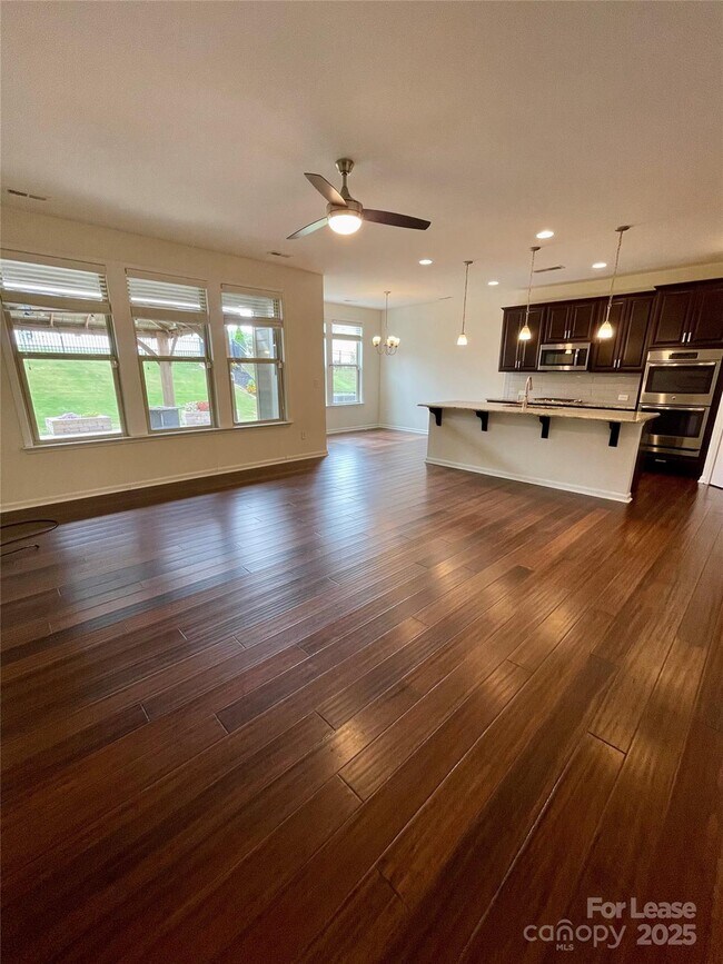 Foto del edificio - 132 Hillston Ln