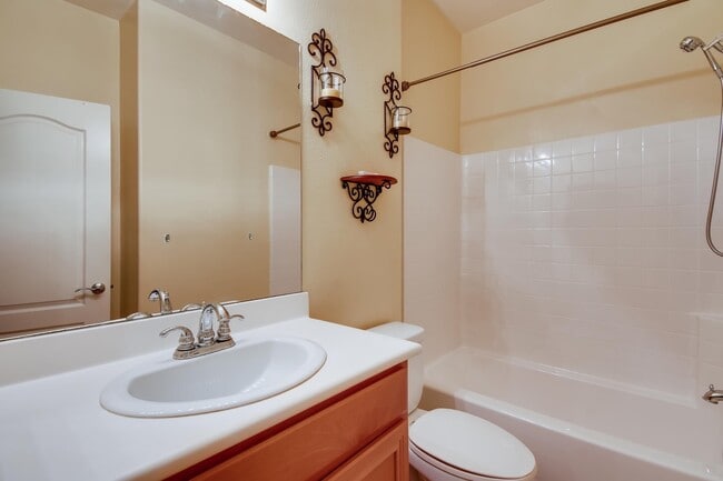Building Photo - Spacious Spectrum 2 Bedroom Townhome with ...