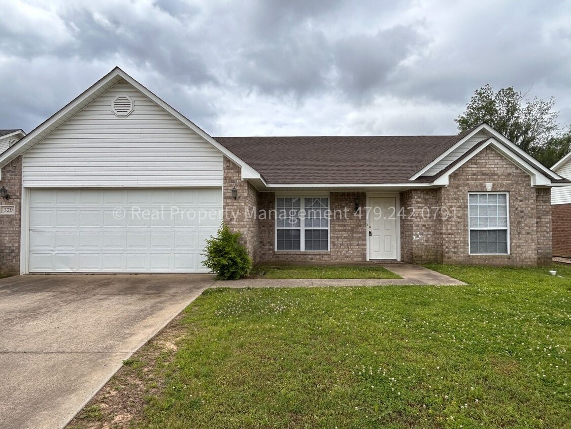 Foto principal - 320 Chateau Dr