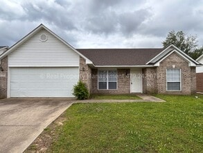 Building Photo - 320 Chateau Dr