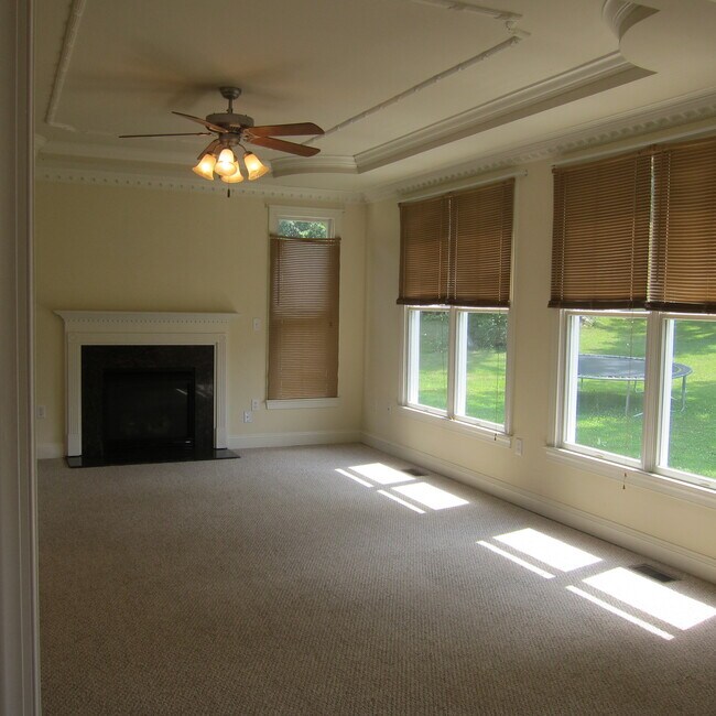 Building Photo - 10824 Anderson Dr