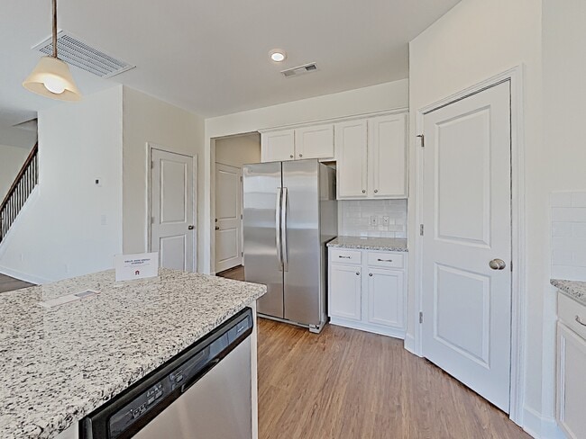 Foto del edificio - 4034 Birchfield Pl