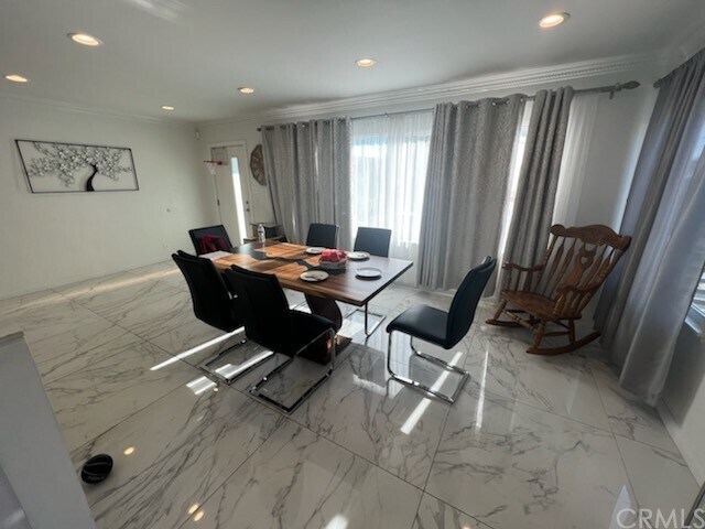 Foto del edificio - 10340 Whitegate Ave