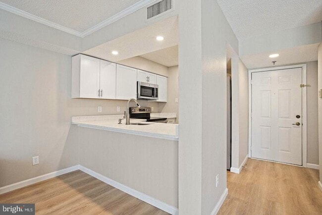 Building Photo - 1504 Lincoln Way