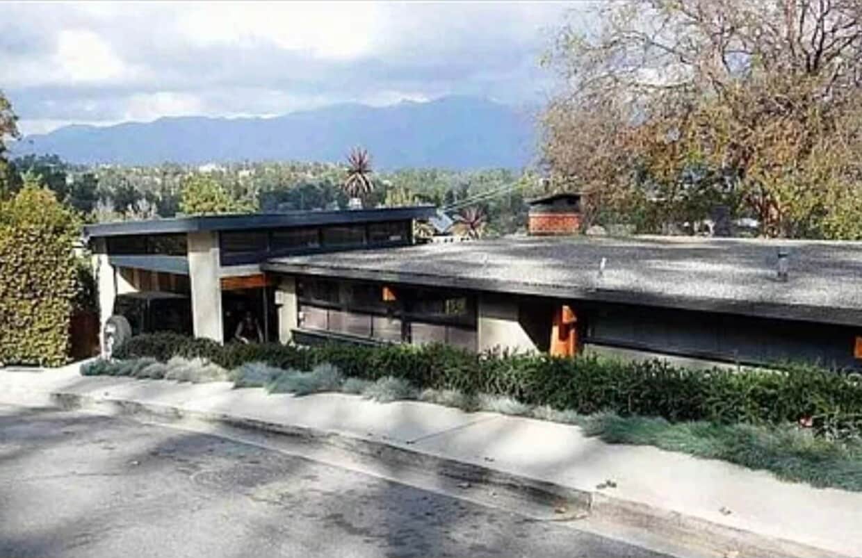 Mid-Century Modern Home with Stunning Views of Pasadena and the San Gabriel Mountains. - 300 Sequoia Dr